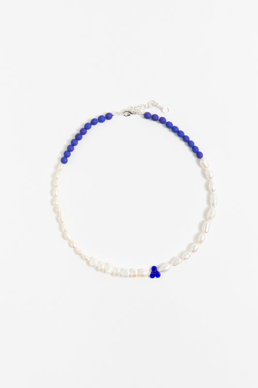 The blue one pearl necklace